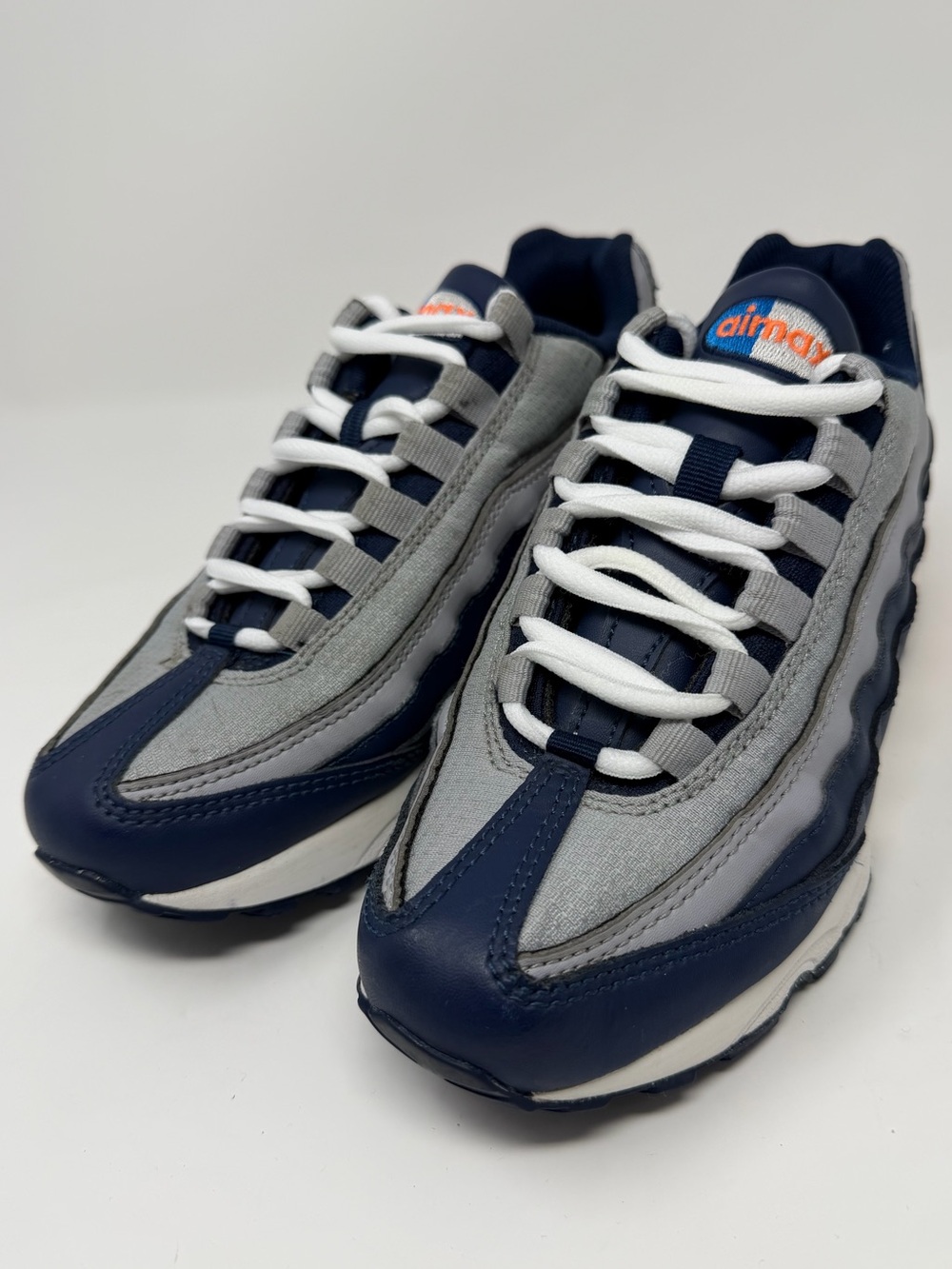 Nike Kids Air max Navy and Gray Sneakers Sz.4.5y
